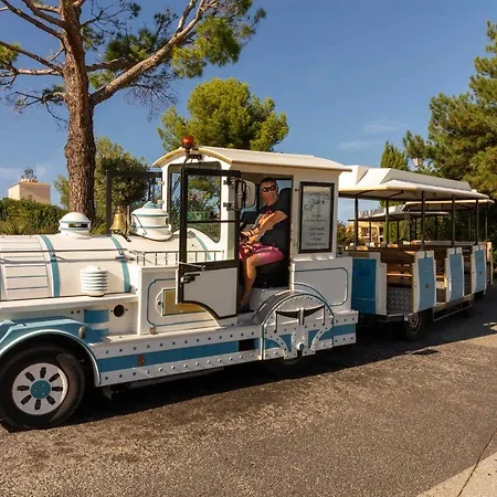 Duplex 3 Pieces Avec Solarium Et Acces Piscines - Fr-1-504-668