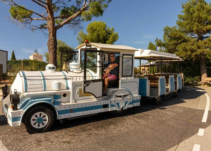 Duplex 3 Pieces Avec Solarium Et Acces Piscines - Fr-1-504-668